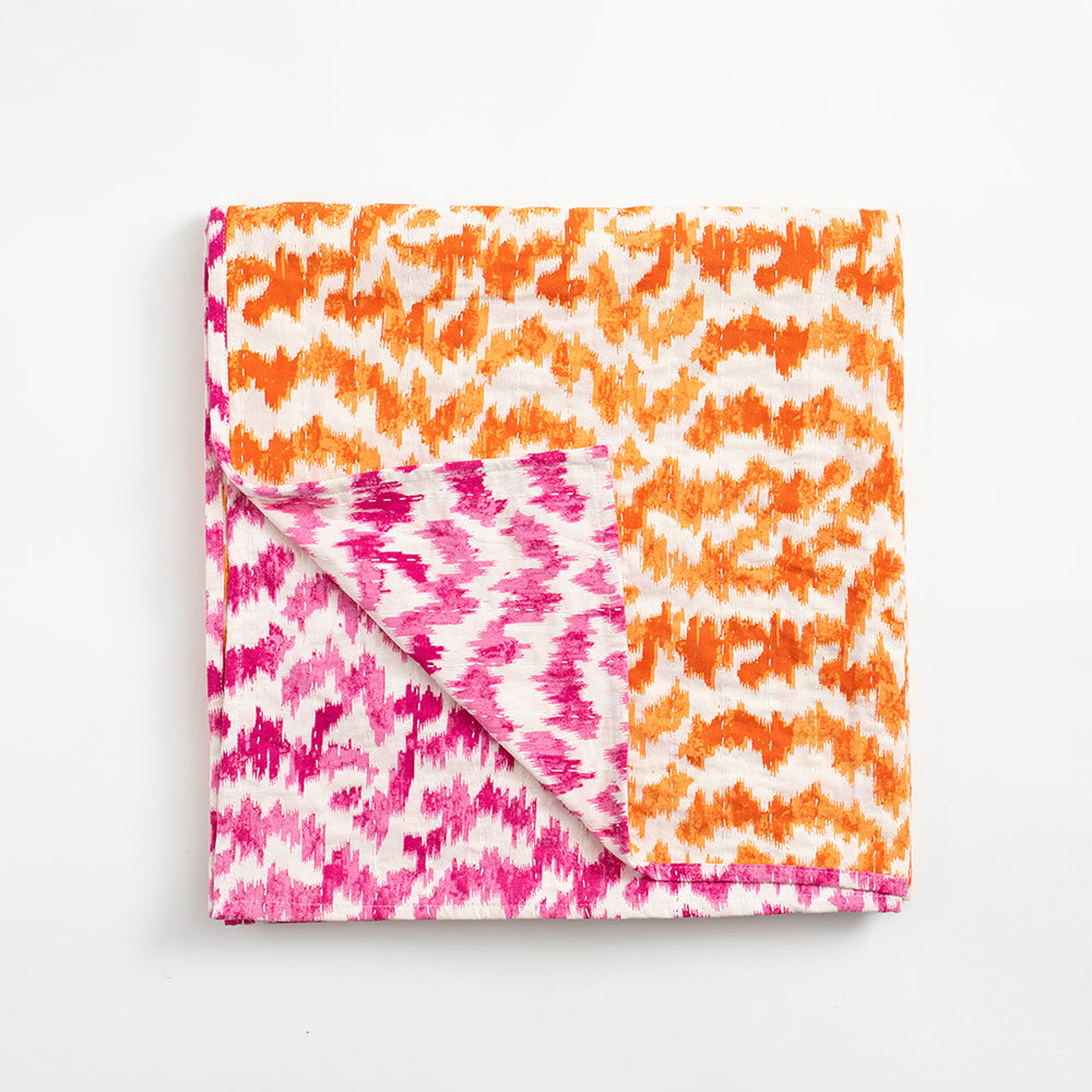 Modern Moiré Fuchsia/Orange Reversible Caspari Kantha Fabric Table Cloth 180 x 180 cm